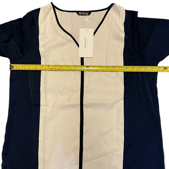 Bloomchic Navy Blue Cream V Neck Shirt Size 12 - Picture 5 of 5